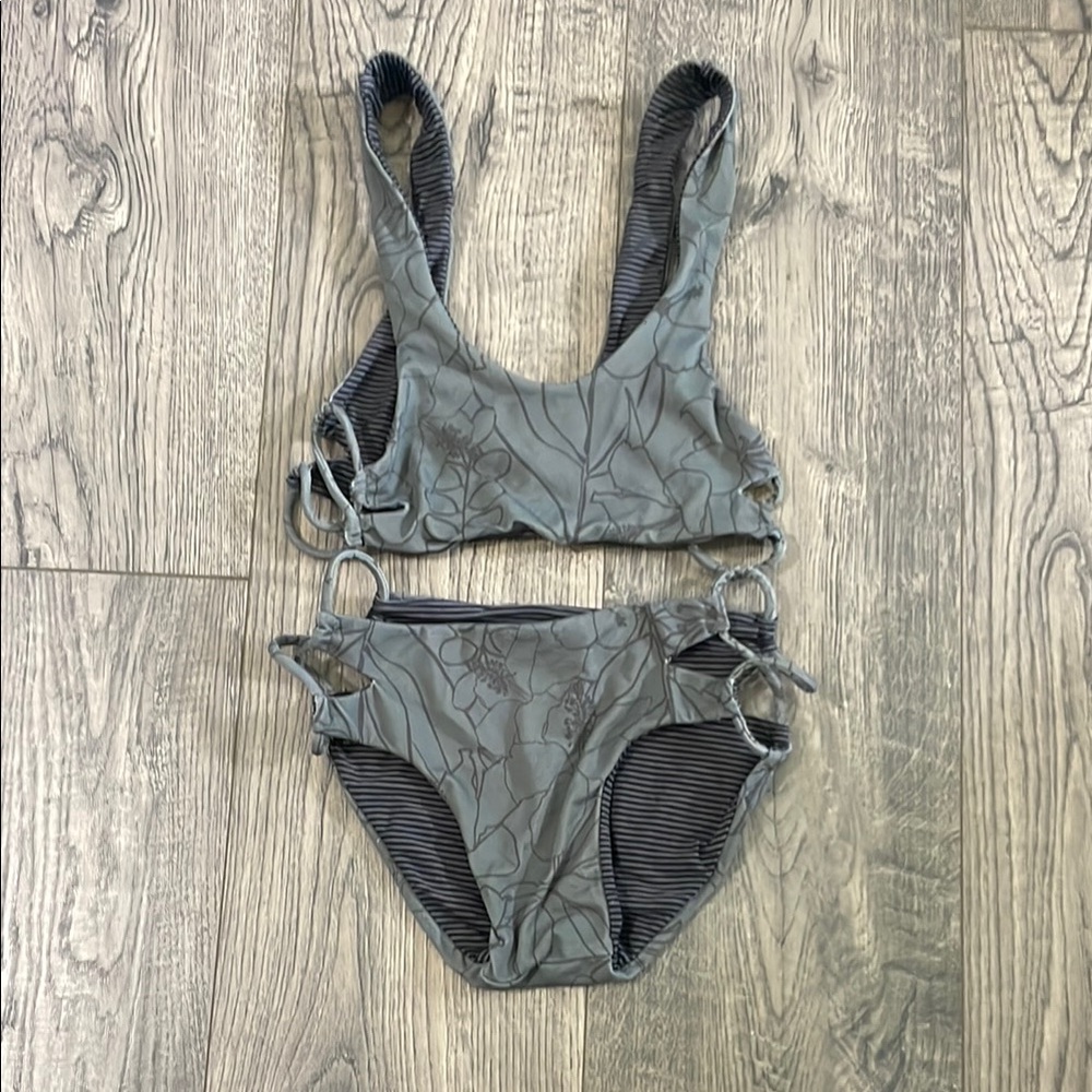 Acacia Honey suit